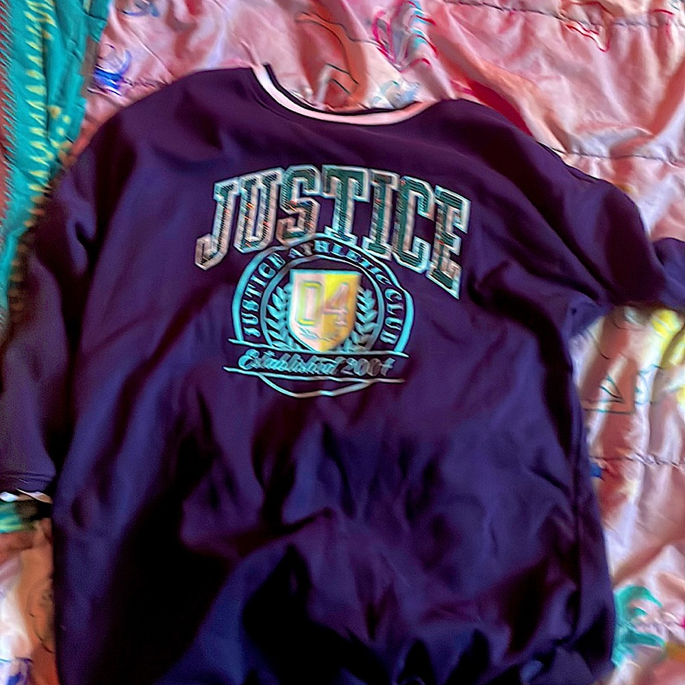 I’m selling a navy blue justice sweater